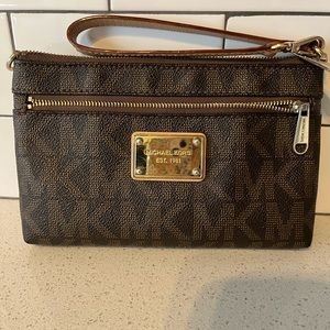 Micheal Kors Wristlet